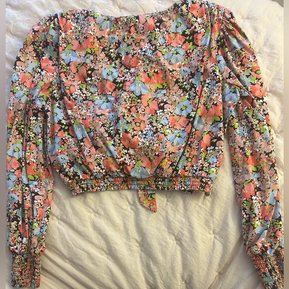 SO Loose Fitting Large Floral Crop Top - Picture 8 of 8